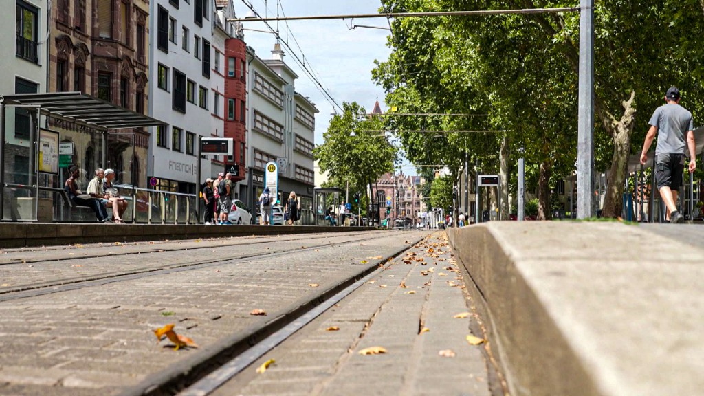 Foto: Bahnhaltestelle am Landwehrplatz