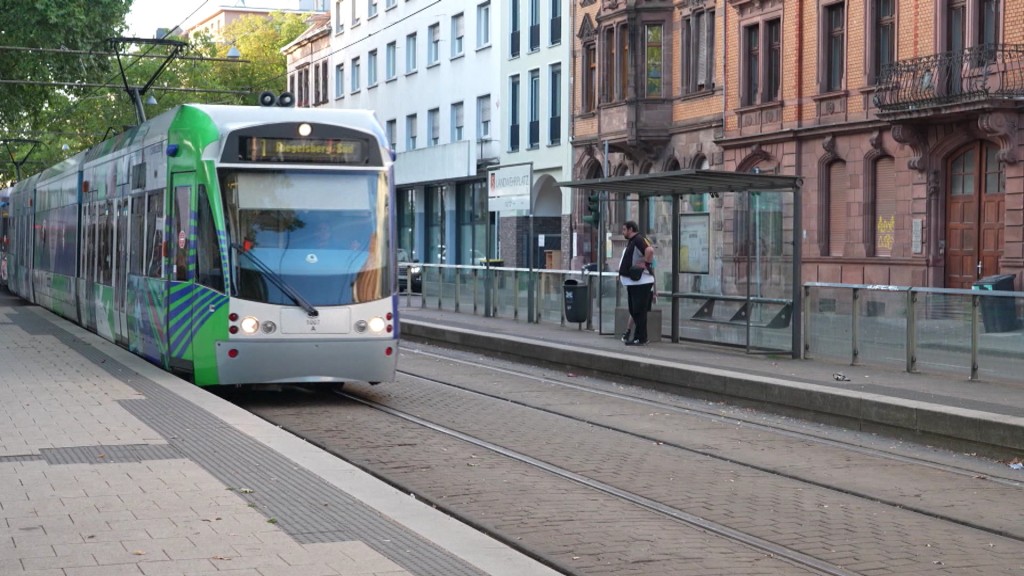 Foto: Saarbahnhaltestelle Landwehrplatz