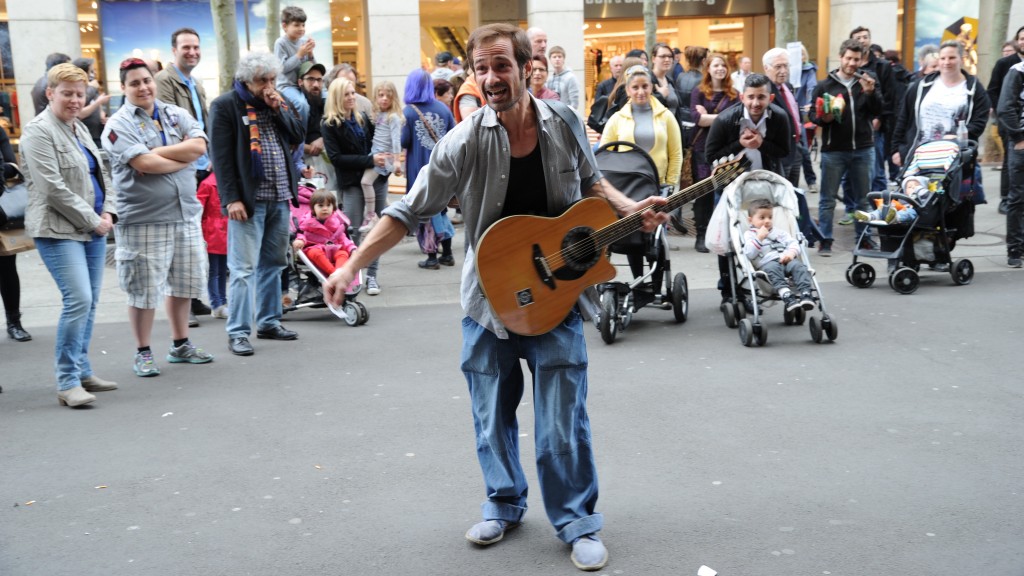 Ein Straßenmusiker 