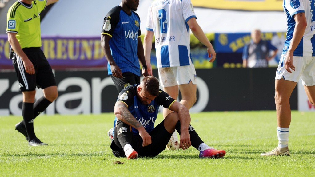 Ein enttäuschter Kai Brünker beim DFB-Pokal-Aus gegen Hertha BSC