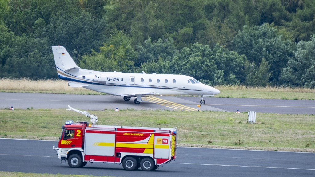 Foto: Ein Learjet, der in Saarbrücken Ensheim eine Sicherheitslandung vollzogen hat.