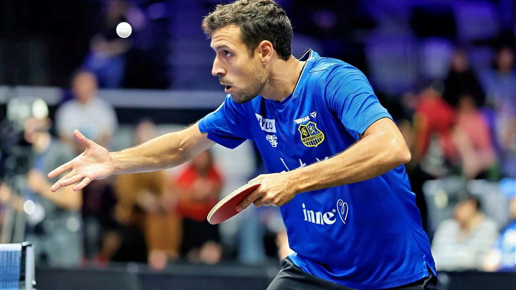 Foto: Alvaro Robles vom 1. FC Saarbrücken Tischtennis bei der Angabe