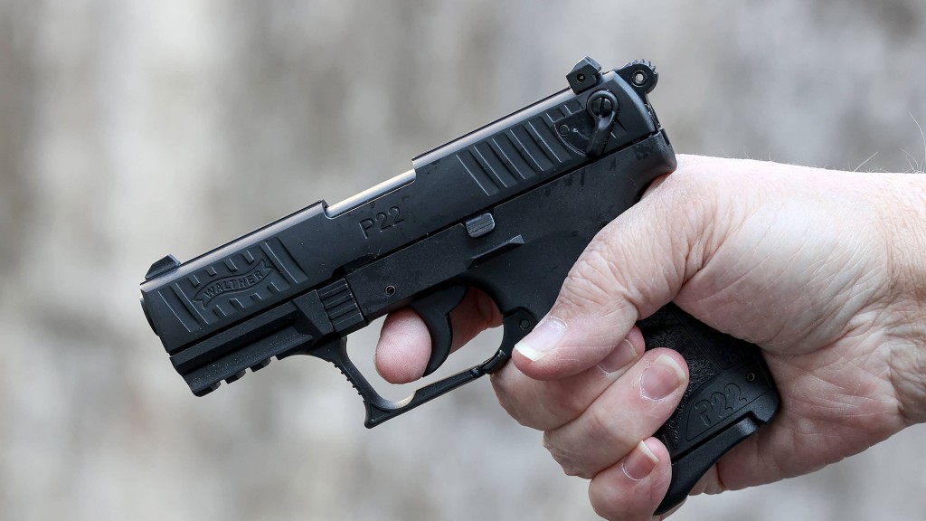 Foto: Hand mit Schreckschusspistole
