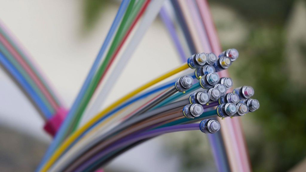 Foto: Glasfaser Datenkabel in verschiedenen Farben