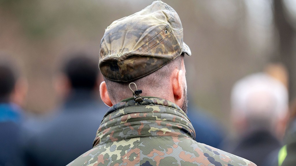 Foto: Ein Bundeswehrsoldat in Tarnuniform