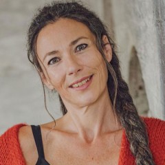 Die Traumatherapeutin, Podcasterin und Autorin Verena König