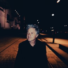 Arnold Turboust in der Pariser Nacht