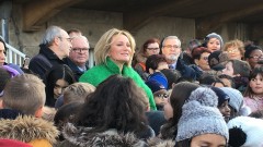 Zu Besuch in ihrer alten Schule: Patricia Kaas