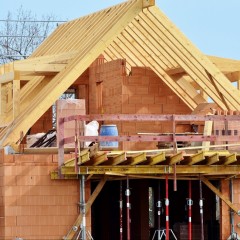Kein Holz vorm Haus – Warum Baumaterialien knapp werden